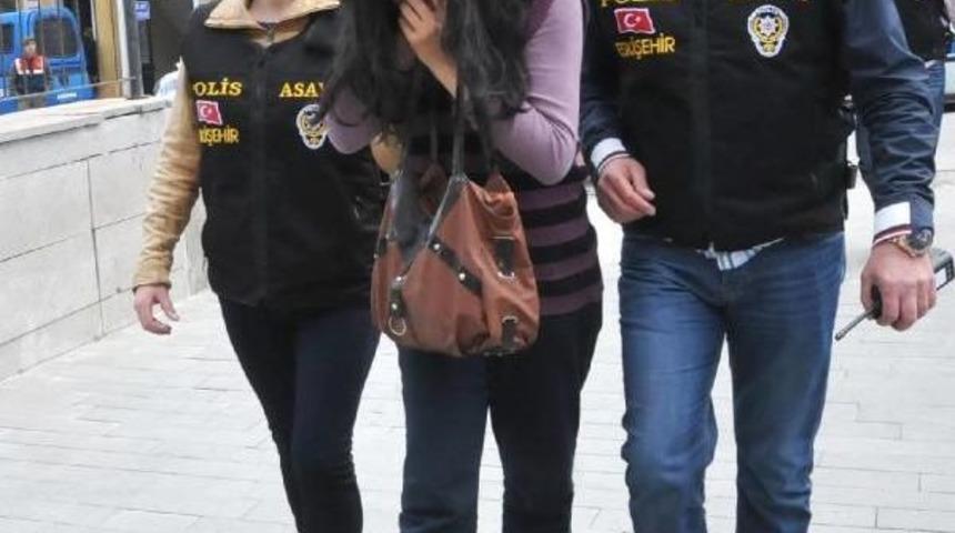 Yeni Doğan Bebeği Boş Araziye Atan Anneyi Belediyeden Aldığı Eteği Ele Verdi