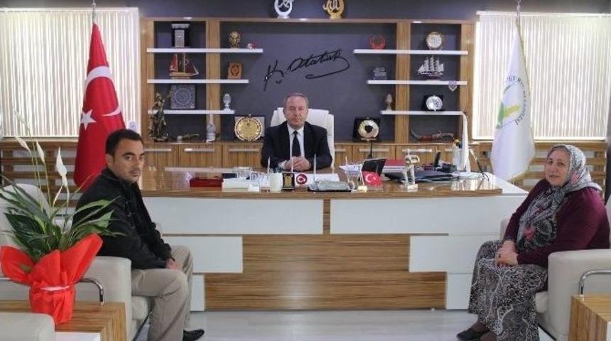 Şehit Annesinden Başkan Şahiner&rsquo;e Teşekk&uuml;r Ziyareti