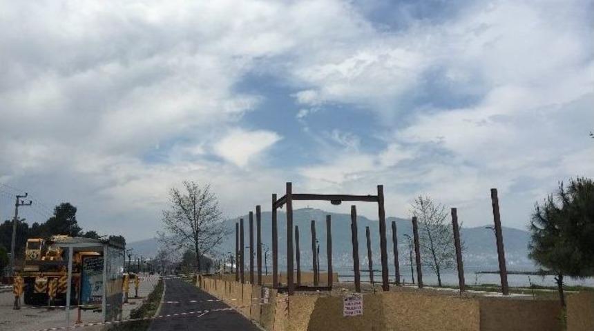 Kumsalda Tesis Tartışması