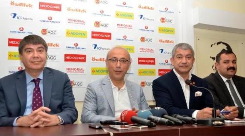 L&uuml;tfi Elvan: Herkes D&uuml;ş&uuml;ncesini Ifade Edebiliyor