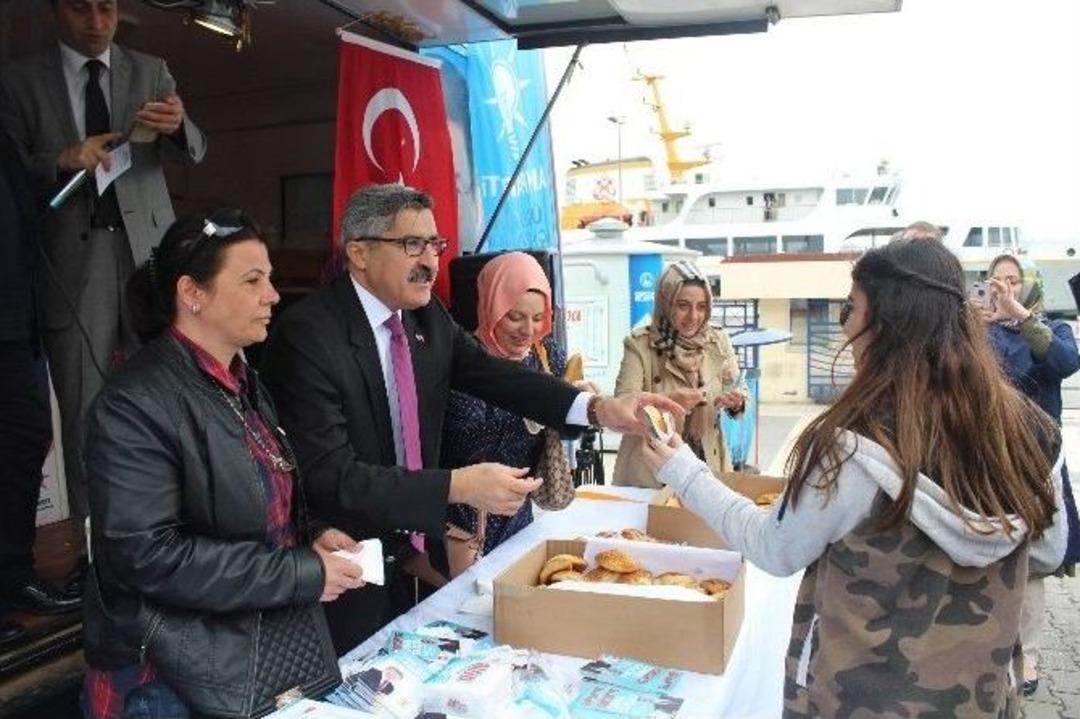 Ak Partili Yayman&rsquo;dan Vatandaşlara Vapurda Kahvaltı S&uuml;rprizi