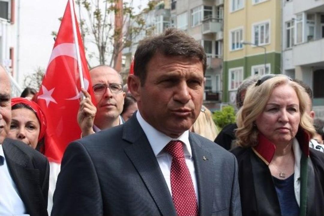 Emekli Albaya Cumhurbaşkanına Hakaretten Ceza