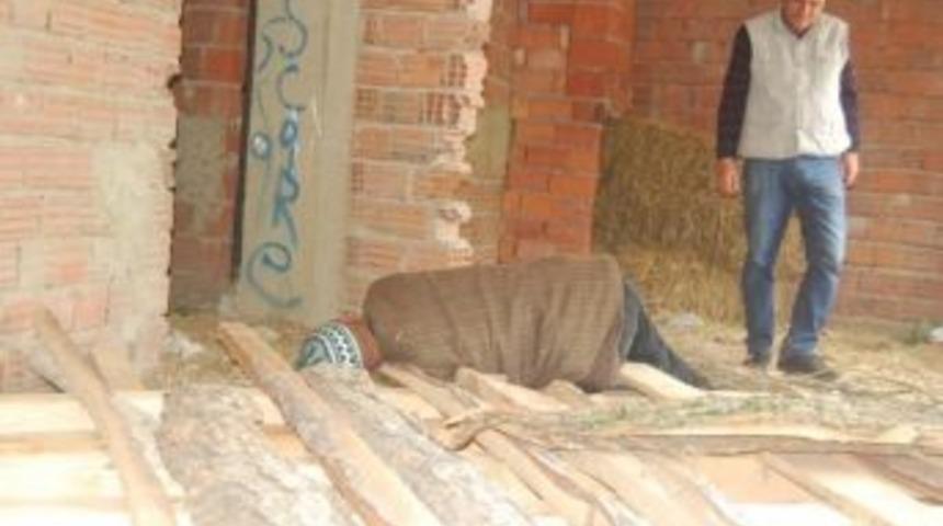 Minib&uuml;s Beklerken Kalp Krizi Ge&ccedil;irip &Ouml;ld&uuml;