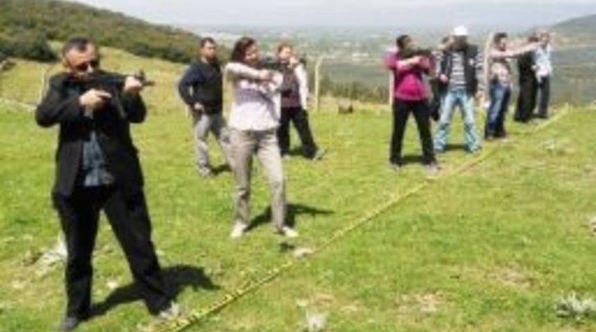 Kadın Polisler 12&rsquo;den Vurdu