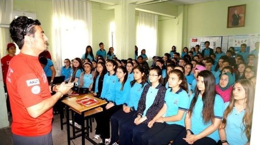 Akut&rsquo;tan Okullara Deprem Semineri