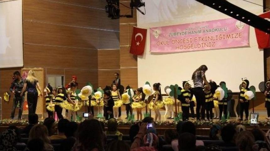 Minik &Ouml;ğrenciler G&ouml;steri D&uuml;zenledi