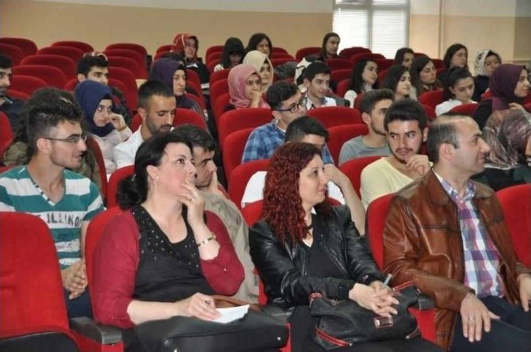 Om&uuml;&rsquo;de Yazarlığın Sırları Anlatıldı