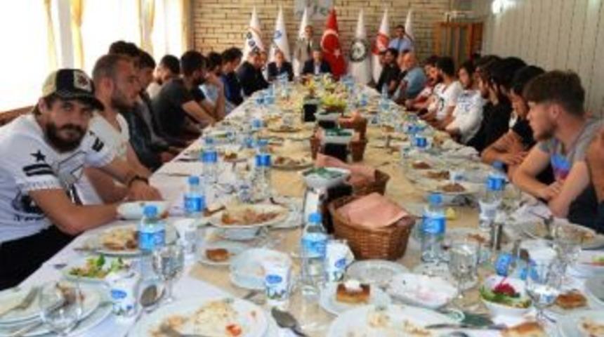 Kayseri Şeker Spor&rsquo;da Kahramanmaraş B&uuml;y&uuml;kşehir Belediyespor Ma&ccedil;ı &Ouml;ncesi Moral Yemeği