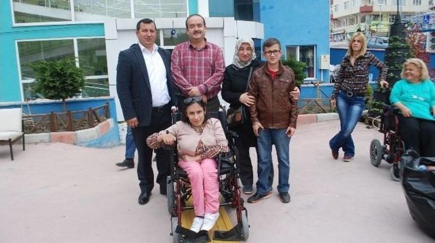 Bir Engelli Daha Sevindi