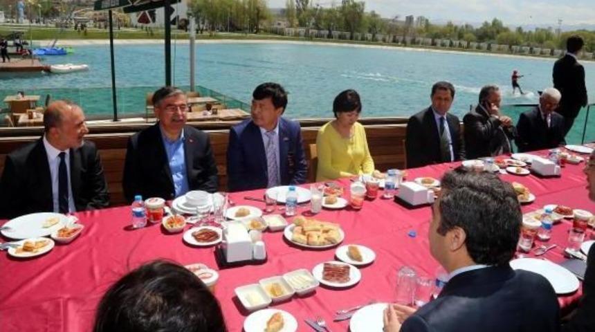 Milli Savunma Bakanı Yılmaz Kayseri&rsquo;De