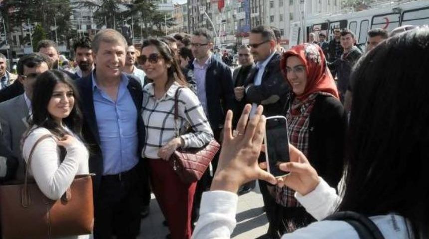 Tanju &Ccedil;olak'tan, Tokat'ta Ak Parti Adaylarına Destek
