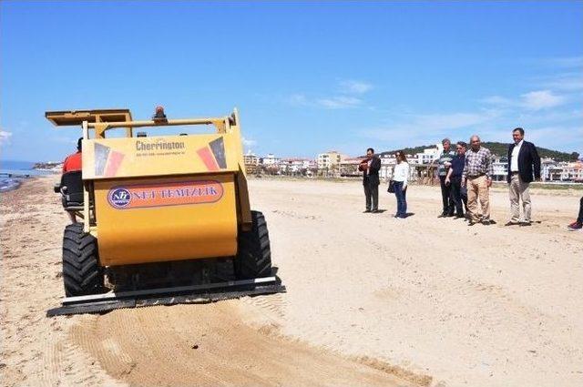 Sarımsaklı’da Kumsal Temizleniyor