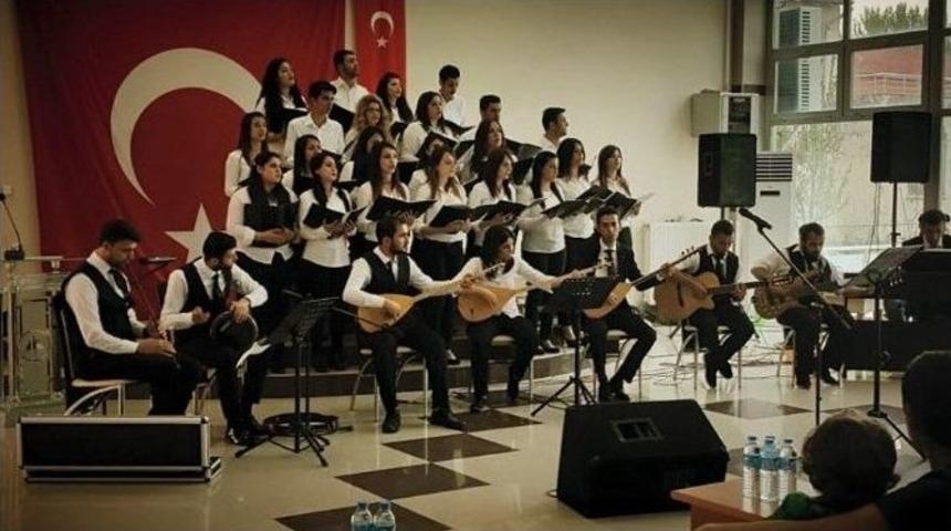&Uuml;niversitesi &Ouml;ğrencilerinden T&uuml;rk Halk M&uuml;ziği Konseri