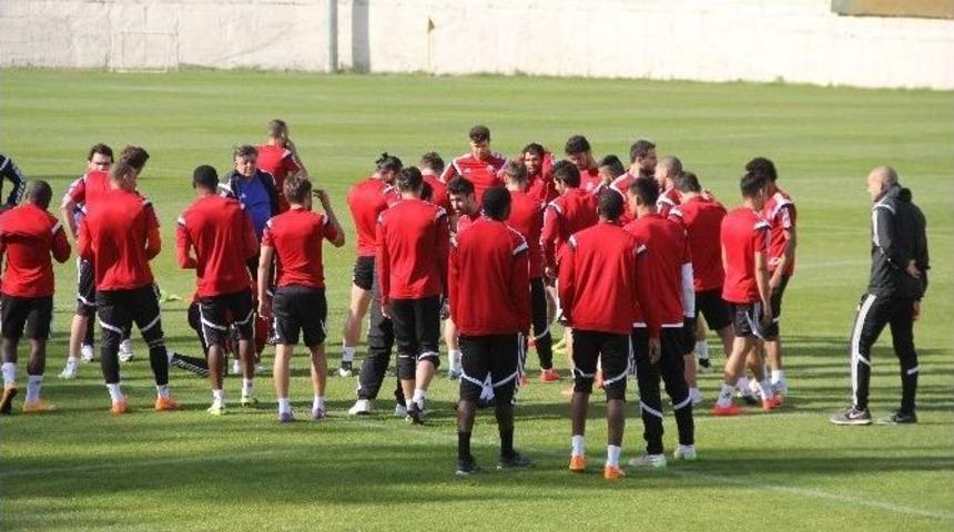 Kardemir Karab&uuml;kspor&rsquo;da &Ccedil;aykur Rizespor Hazırlıkları