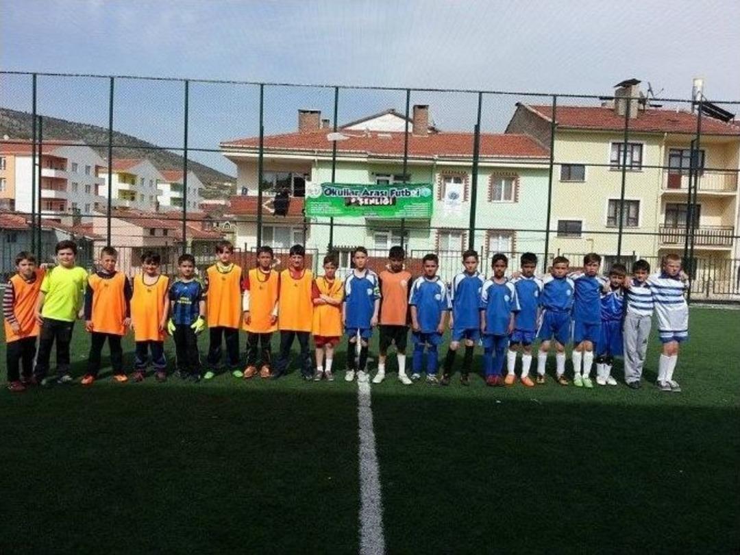 Boz&uuml;y&uuml;k Belediyesi Okullar Arası Futbol Şenliği Devam Ediyor