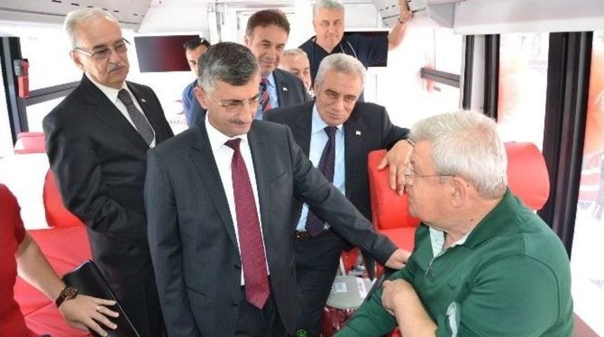 Kızılay&rsquo;ın Yeni Kan Bağışı Aracı Manisa&rsquo;da Hizmete Girdi