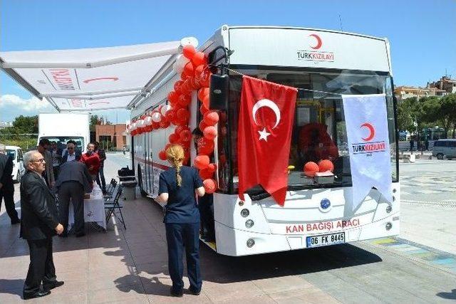 Kızılay’ın Yeni Kan Bağışı Aracı Manisa’da Hizmete Girdi