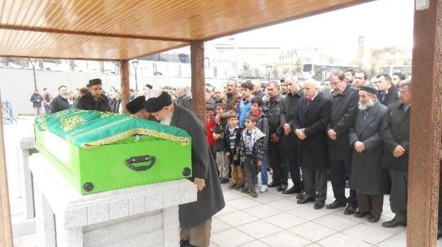 Abd&uuml;rrezak T&uuml;rk Vefat Etti