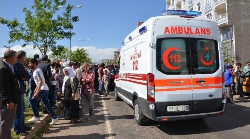 Motosikletin &Ccedil;arptığı 2 &Ouml;ğrenci Yaralandı