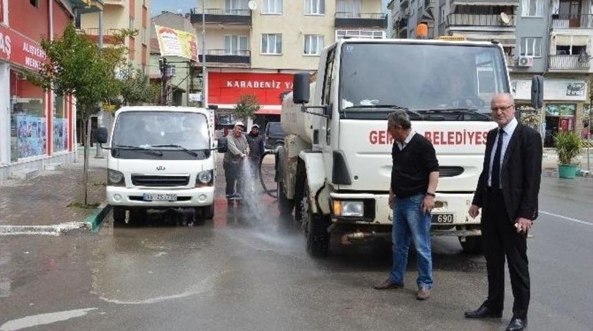 Gemlik Caddelerinde Bahar Temizliği
