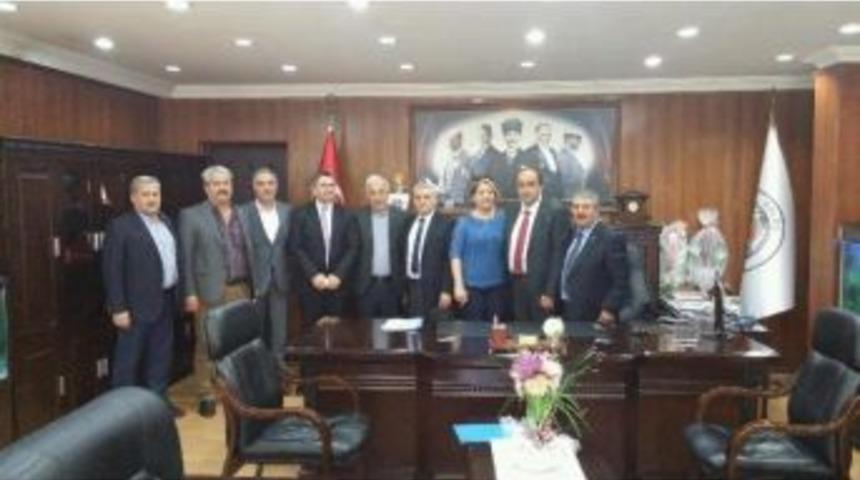 G&uuml;l&uuml;&ccedil; Belediyesi İş&ccedil;ilerinin 1 Mayıs &Ouml;ncesi Zam Sevinci