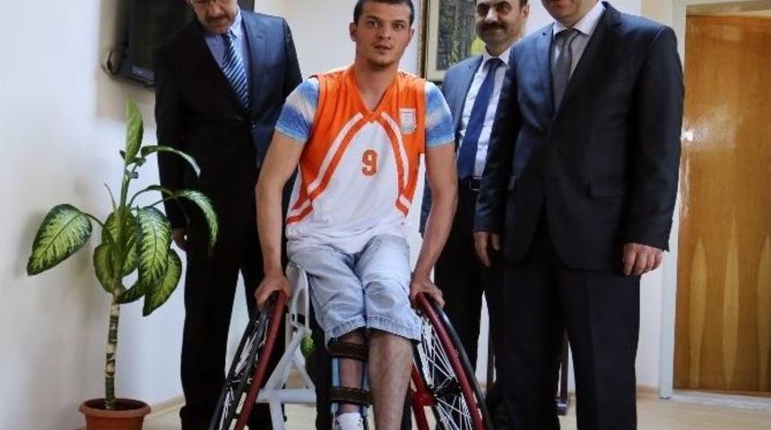 Namağlup Lidere &Ouml;zel Tekerlekli Sandelye