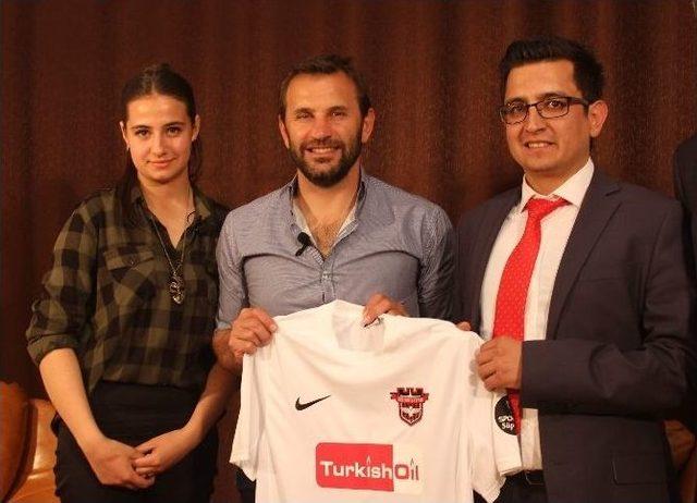 Okan Buruk Genç İletişimcilerle Bir Araya Geldi