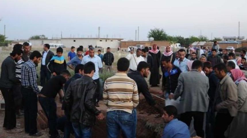 Kazada &Ouml;len Tarım Iş&ccedil;isi &Ccedil;ift Ile 3 Aylık Bebekleri Yan Yana Toprağa Verildi