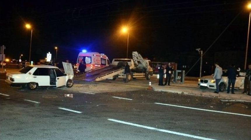 Otomobiller &Ccedil;arpıştı: 5 Yaralı