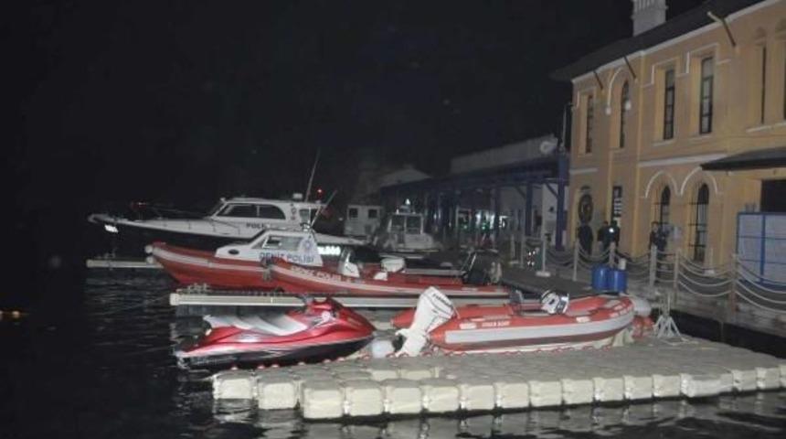 Bı&ccedil;aklı Saldırgan Denize Atlayıp Ka&ccedil;arken Yakalandı