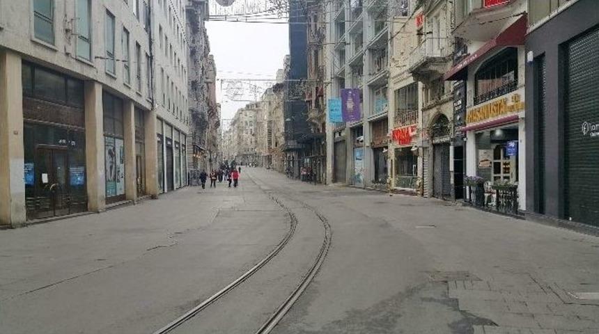 İstiklal Caddesi Boş Kaldı
