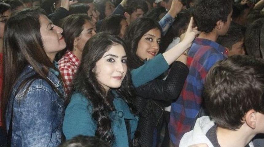 Koma S&ecirc; Bıra Hakkari&rsquo;de Konser Verdi