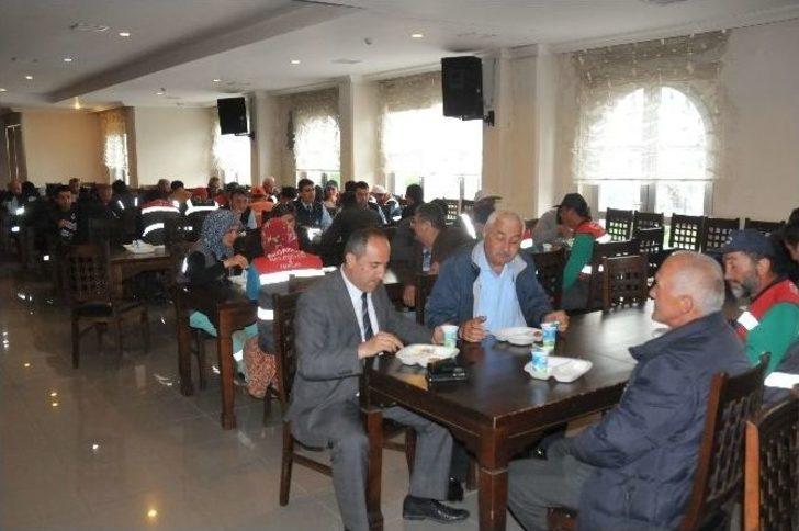 Akçakoca Belediyesi Tarafından Kesilen Çalışanlara İkram Edildi G5