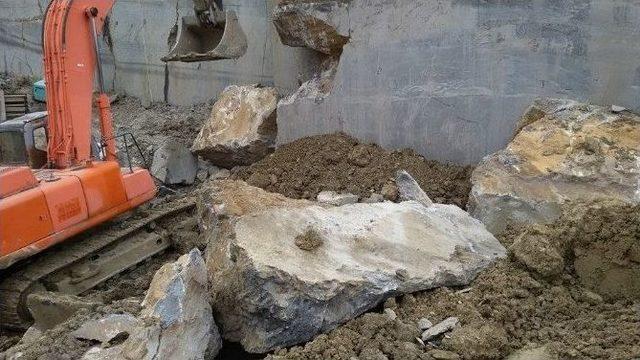 Taş Ocağında İş Kazası: 1 &Ouml;l&uuml; 2
