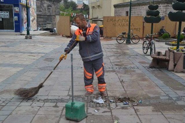 1 Mayıs&rsquo;ı &Ccedil;alışarak Ge&ccedil;irdiler 3