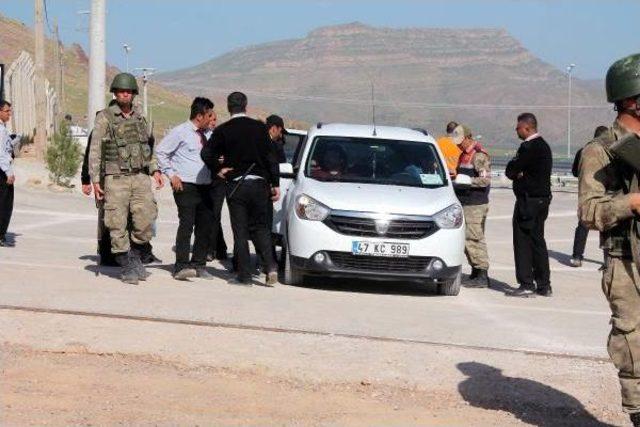 Derik'teki Çadırkentte Kalan Suriyeliler, Güvenlik Görevlilerine Saldırdı: 4 Yaralı