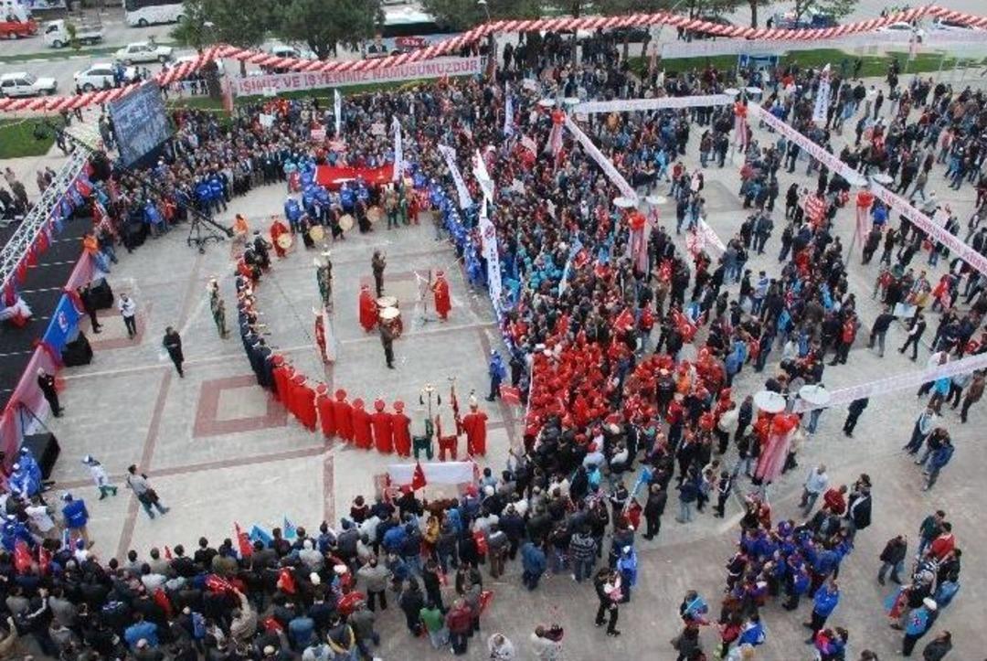 1 Mayıs Biga&rsquo;da Bayram Gibi Kutlandı