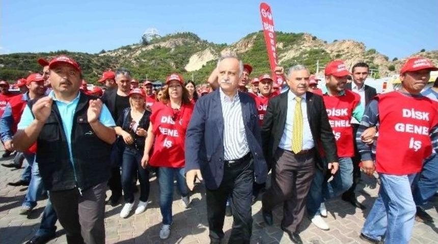 Başkan Karabağ İş&ccedil;ilerle 1 Mayıs&rsquo;ı Kutladı