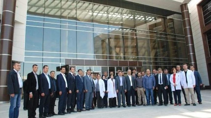 Milletvekillerinden 400 Yataklı Hastaneye Ziyaret