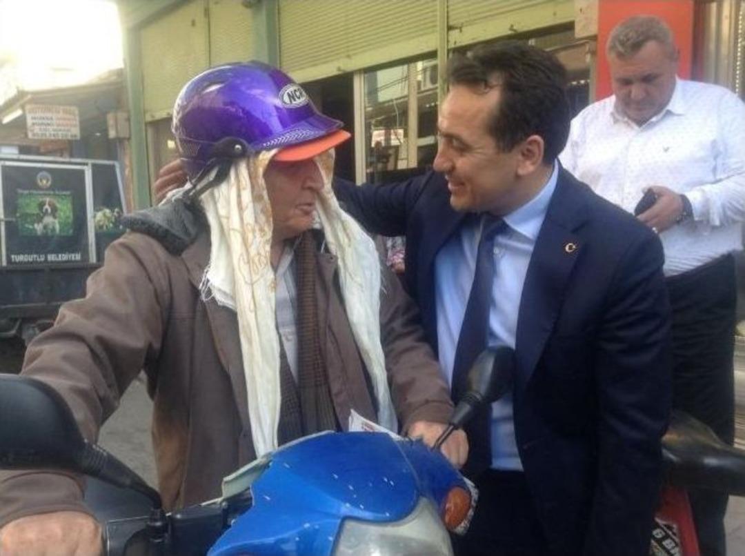 Eryılmaz&rsquo;a Turgutlu&rsquo;da Sevgi Seli