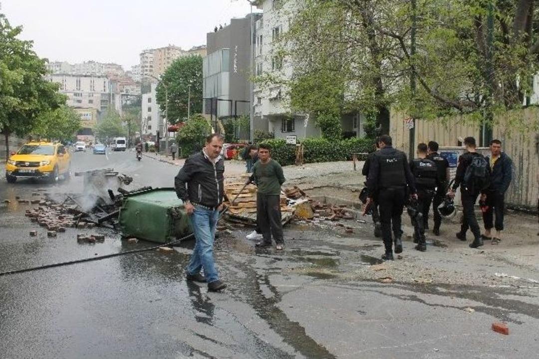 Eylemcilere M&uuml;dahale Eden Polise Anneden Tepki