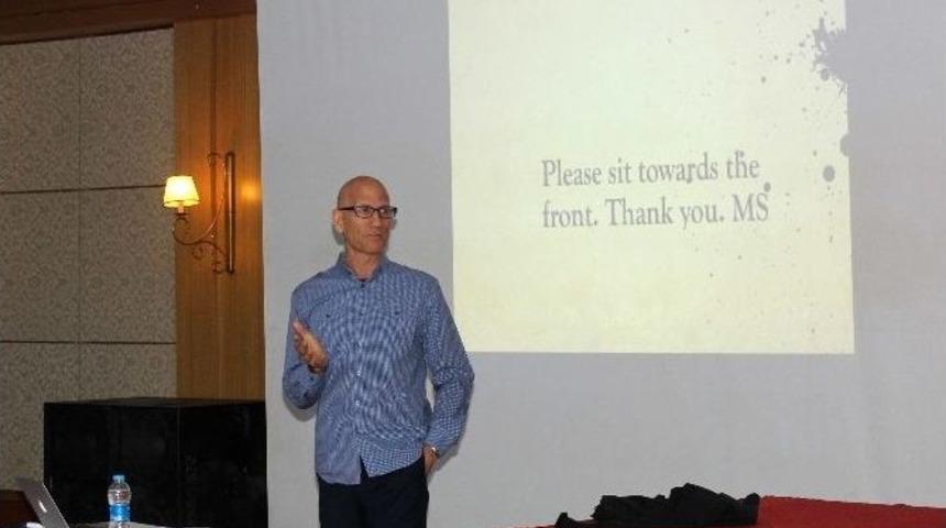 Ne&uuml; Uluslararası İki Konferansa Ev Sahipliği Yaptı