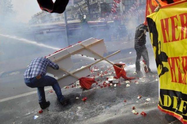 Fotoğraflar// Beşiktaş'ta Polis Müdahalesi;sabahat Tuncel Arbede Arasında Kaldı