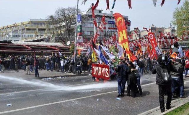 Fotoğraflar// Beşiktaş'ta Polis Müdahalesi;sabahat Tuncel Arbede Arasında Kaldı