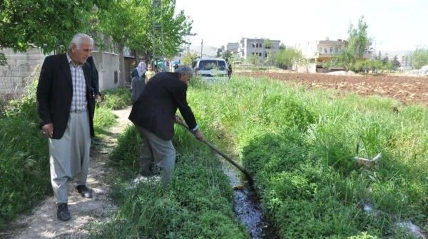 Adıyaman&rsquo;Da Vatandaşlardan Kanalizasyon Eylemi
