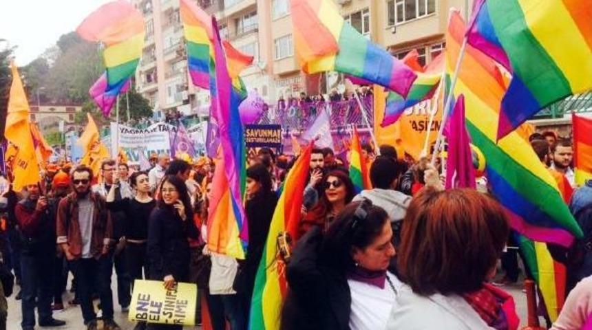 İzmit'te 1 Mayıs Kutlamasına Yaklaşık 15 Bin Kişi Katıldı