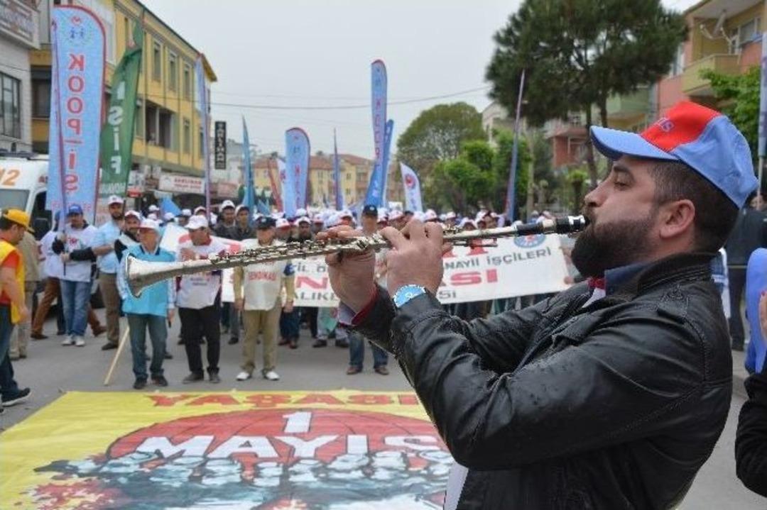 &Ouml;nde &Ccedil;ifte Telli, Arkada Halay