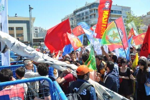 İzmir Gündoğdu Meydanı'nda 1 Mayıs Coşkusu