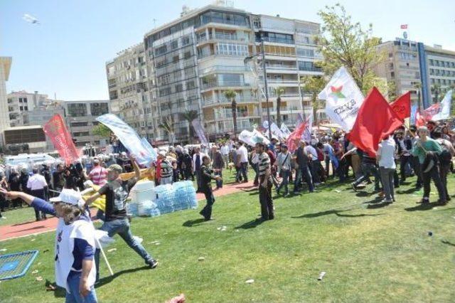 İzmir Gündoğdu Meydanı'nda 1 Mayıs Coşkusu