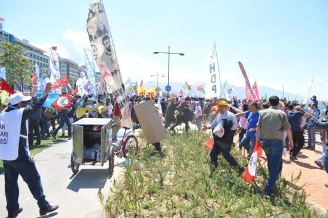 İzmir Gündoğdu Meydanı'nda 1 Mayıs Coşkusu